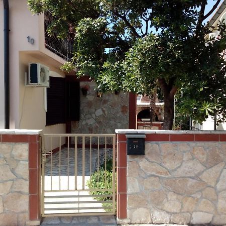 Apartment "Mislav" ゴルニ・カリン エクステリア 写真
