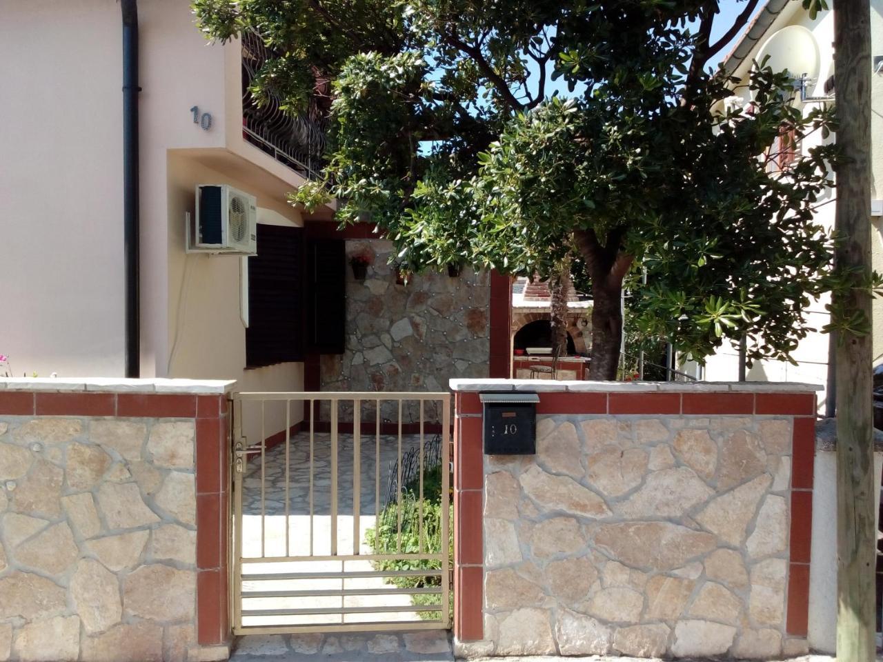Apartment "Mislav" ゴルニ・カリン エクステリア 写真